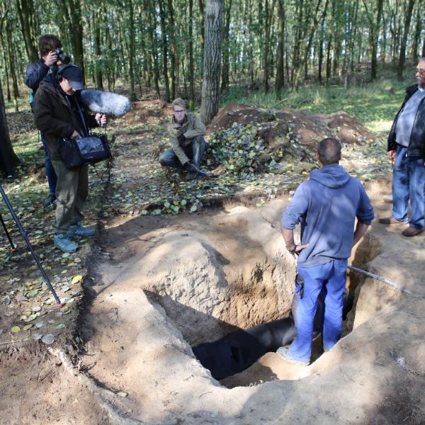 Přednáška doc. PhDr. Pavla Vařeky, Ph.D : Archeologický výzkum tábora v Letech