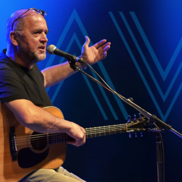 Koncert skupiny Plavci, Honza Vančura a Irena Budweiserová